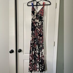 Soulmates Floral Maxi Dress in Black and Fuchsia Size M